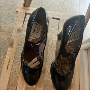 Stuart Weitzman Black patent pumps in good used condition. 7 1/2